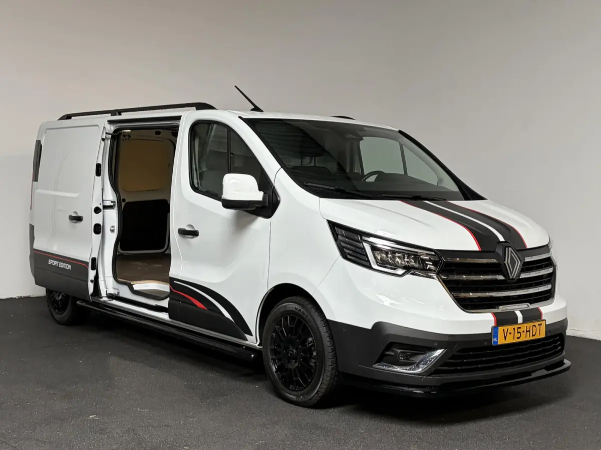 2.0 Blue dCi 150PK L2H1 EC Sport Edition Automaat Navigatie Airco Lichtmetalen velgen Betimmering Trekhaak Camera Parkeer sensoren Dab