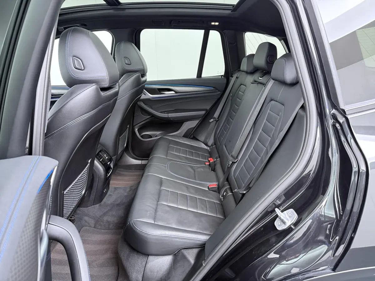 xDrive30e Business Edition Plus | Plug-in Hybride | Panoramadak | Leder | Stoelverwarming |