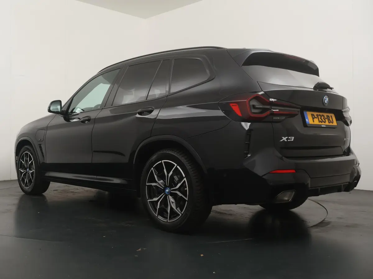 xDrive30e Business Edition Plus | Plug-in Hybride | Panoramadak | Leder | Stoelverwarming |