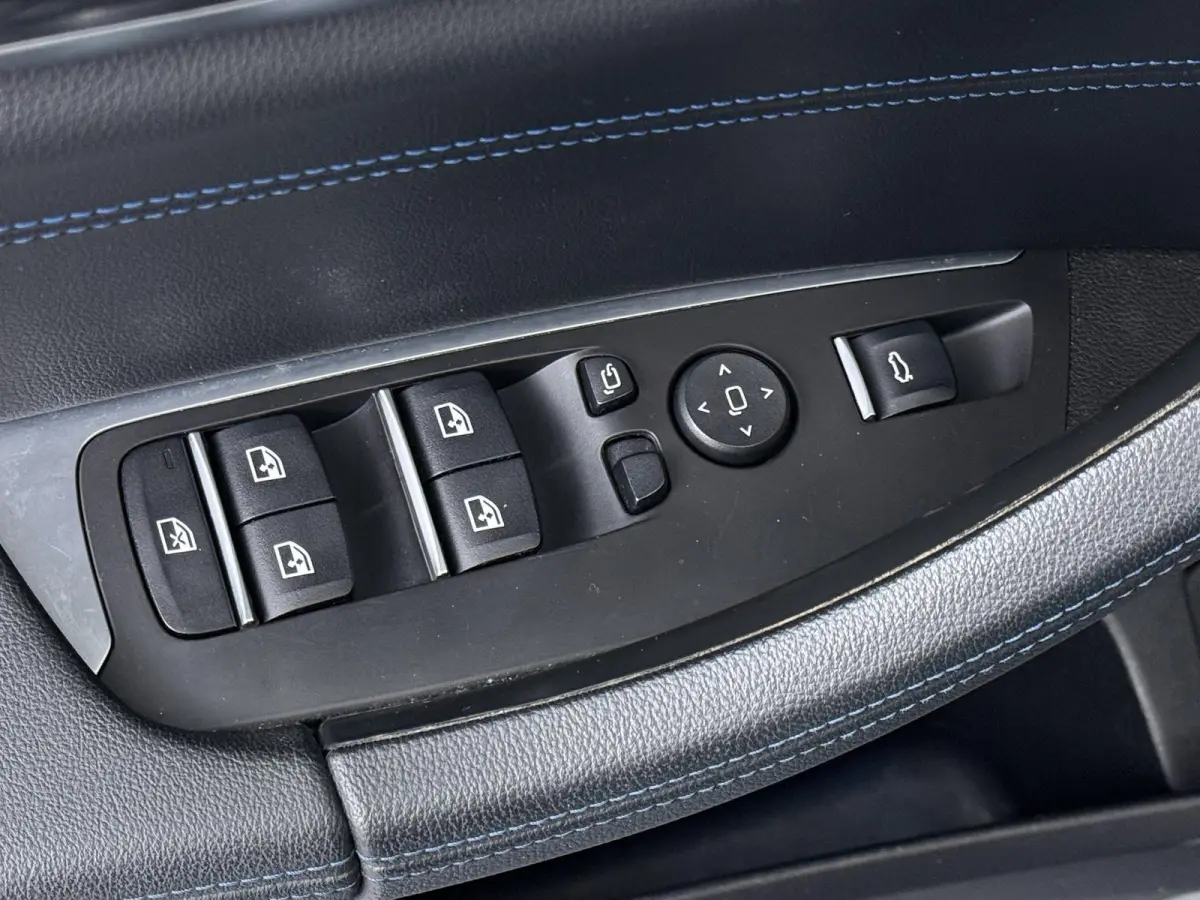 xDrive30e Business Edition Plus | Plug-in Hybride | Panoramadak | Leder | Stoelverwarming |