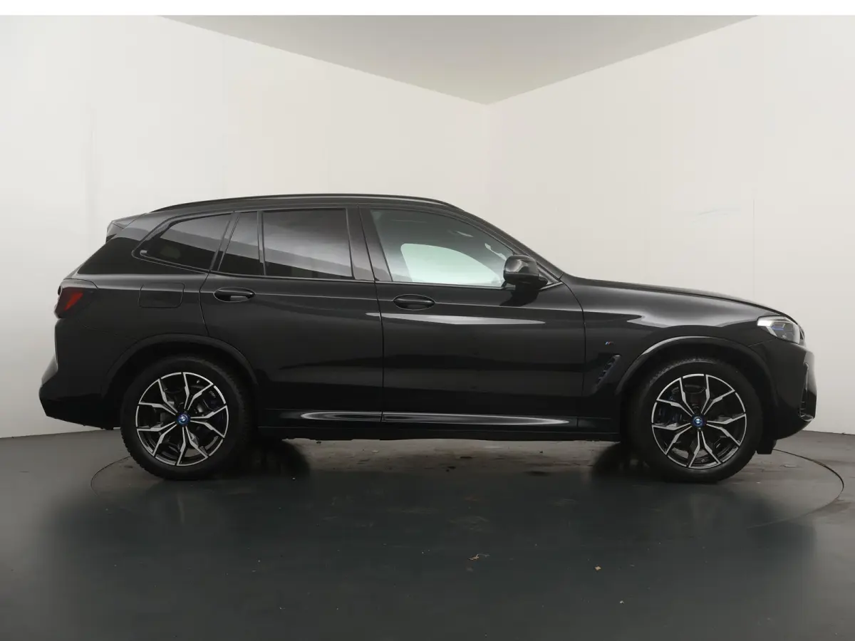 xDrive30e Business Edition Plus | Plug-in Hybride | Panoramadak | Leder | Stoelverwarming |