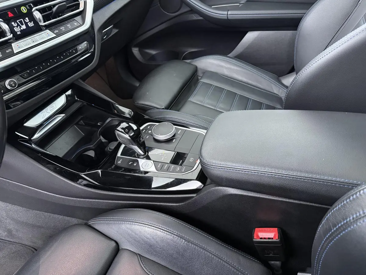 xDrive30e Business Edition Plus | Plug-in Hybride | Panoramadak | Leder | Stoelverwarming |