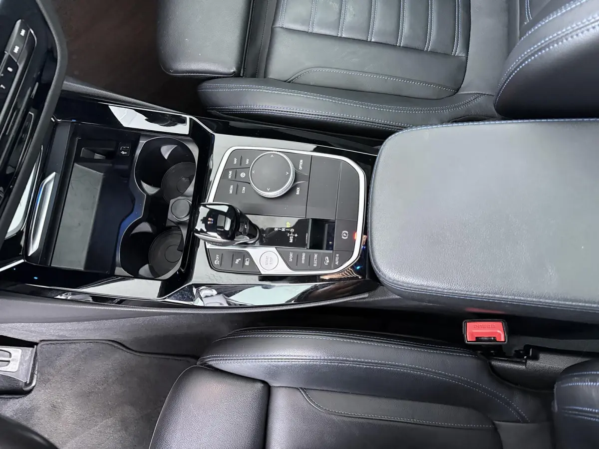 xDrive30e Business Edition Plus | Plug-in Hybride | Panoramadak | Leder | Stoelverwarming |