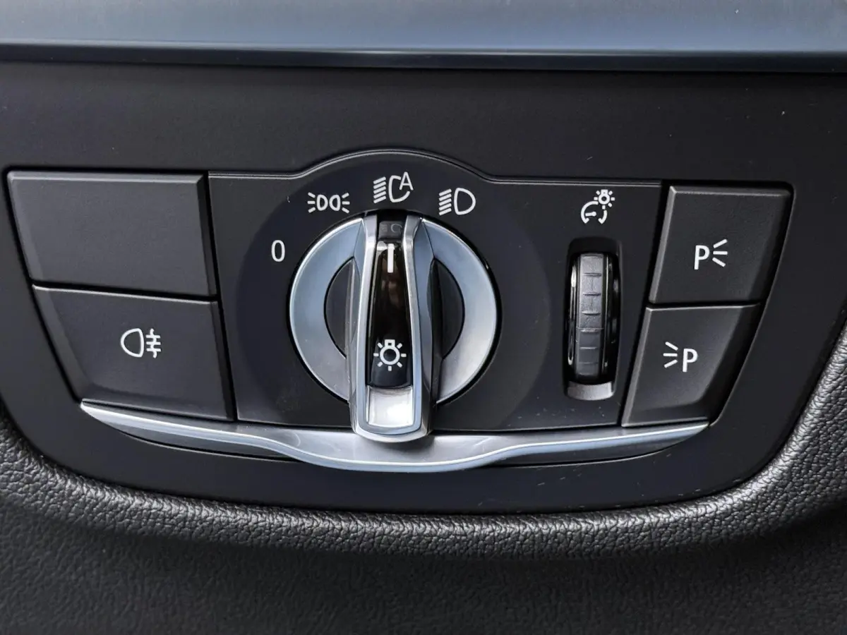 xDrive30e Business Edition Plus | Plug-in Hybride | Panoramadak | Leder | Stoelverwarming |