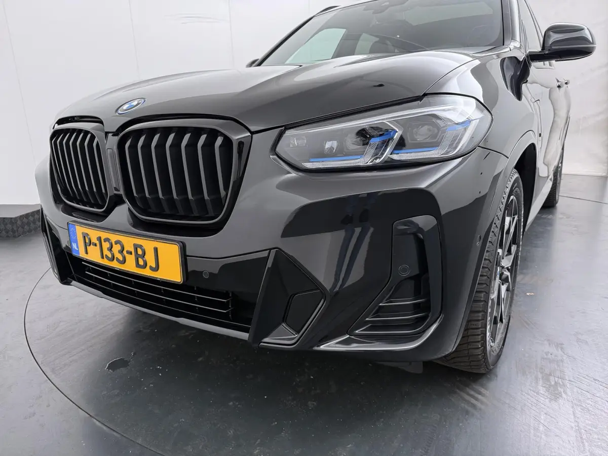 xDrive30e Business Edition Plus | Plug-in Hybride | Panoramadak | Leder | Stoelverwarming |