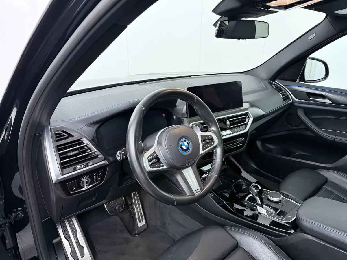 xDrive30e Business Edition Plus | Plug-in Hybride | Panoramadak | Leder | Stoelverwarming |