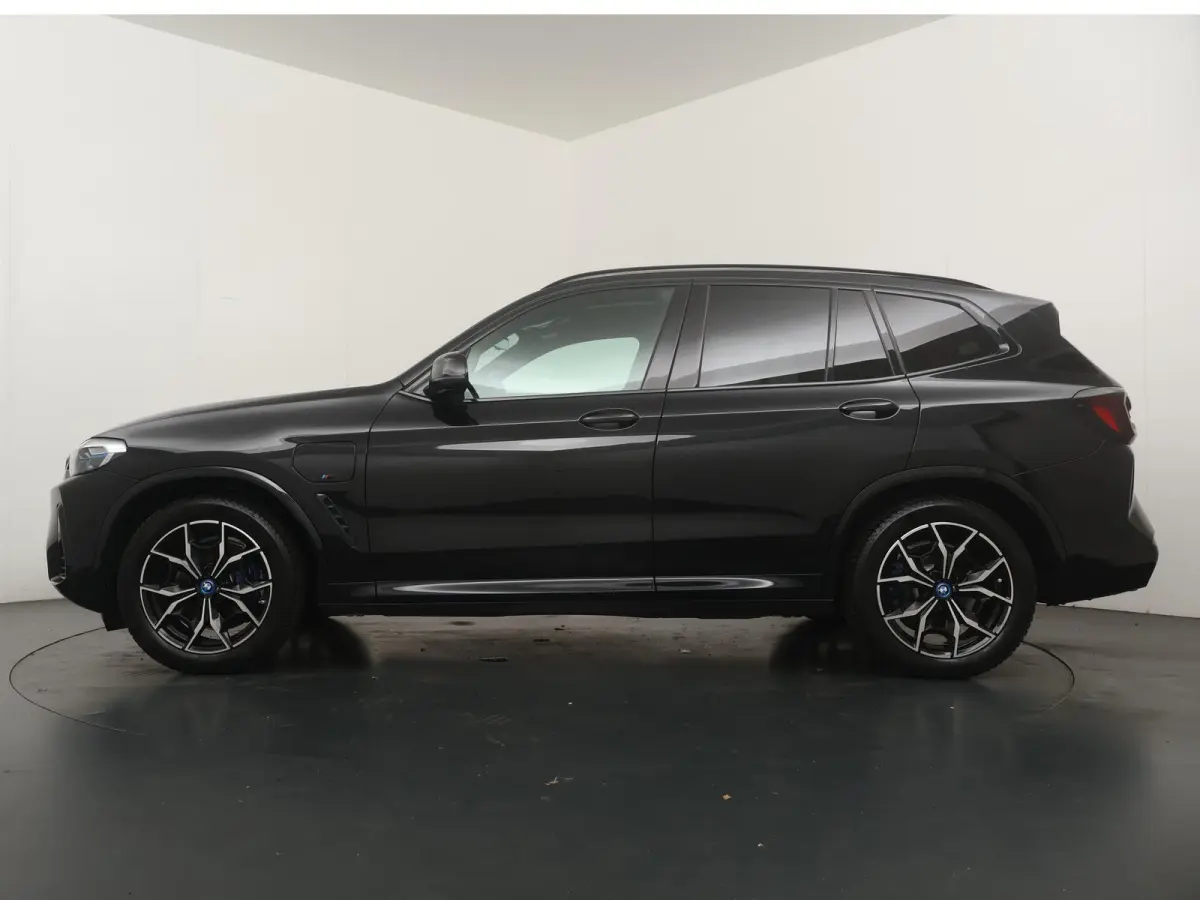 xDrive30e Business Edition Plus | Plug-in Hybride | Panoramadak | Leder | Stoelverwarming |