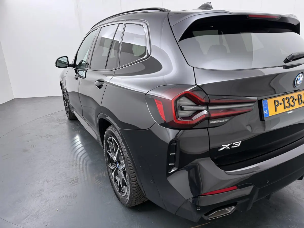 xDrive30e Business Edition Plus | Plug-in Hybride | Panoramadak | Leder | Stoelverwarming |
