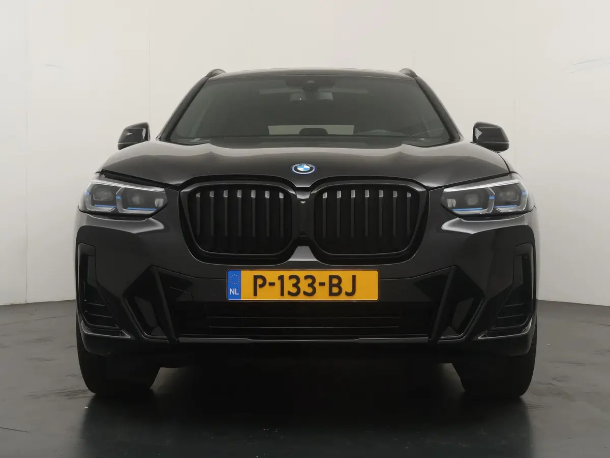 xDrive30e Business Edition Plus | Plug-in Hybride | Panoramadak | Leder | Stoelverwarming |