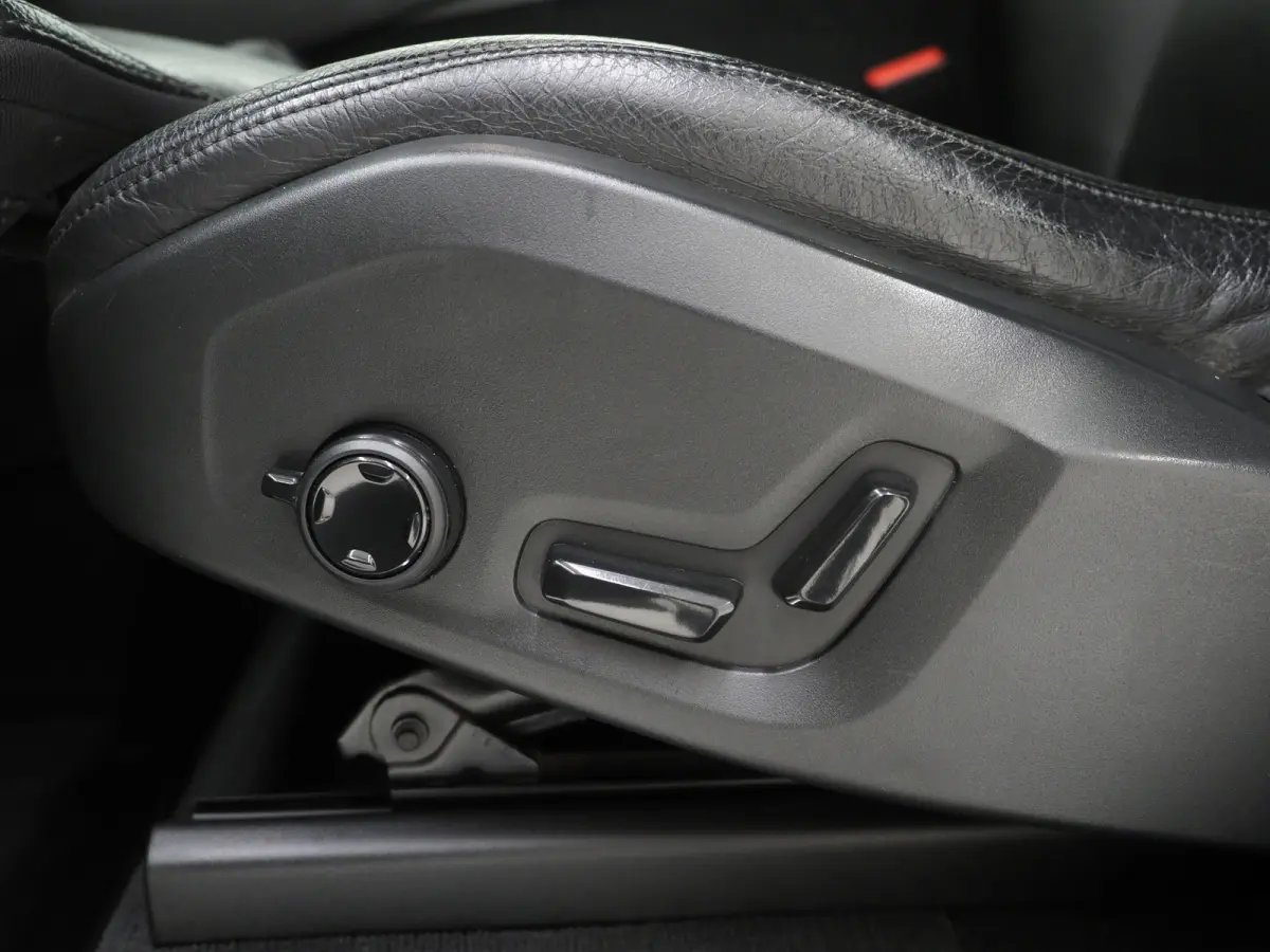 2.0 T8 Recharge AWD Inscription 7p Long range | Leder | Trekhaak | Pilot Assist | Memory | Camera | Keyless | BLIS | Carplay