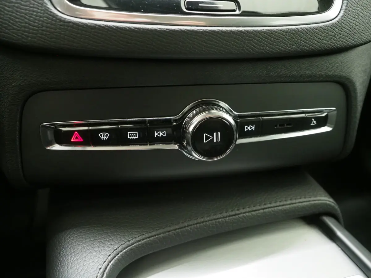 2.0 T8 Recharge AWD Inscription 7p Long range | Leder | Trekhaak | Pilot Assist | Memory | Camera | Keyless | BLIS | Carplay