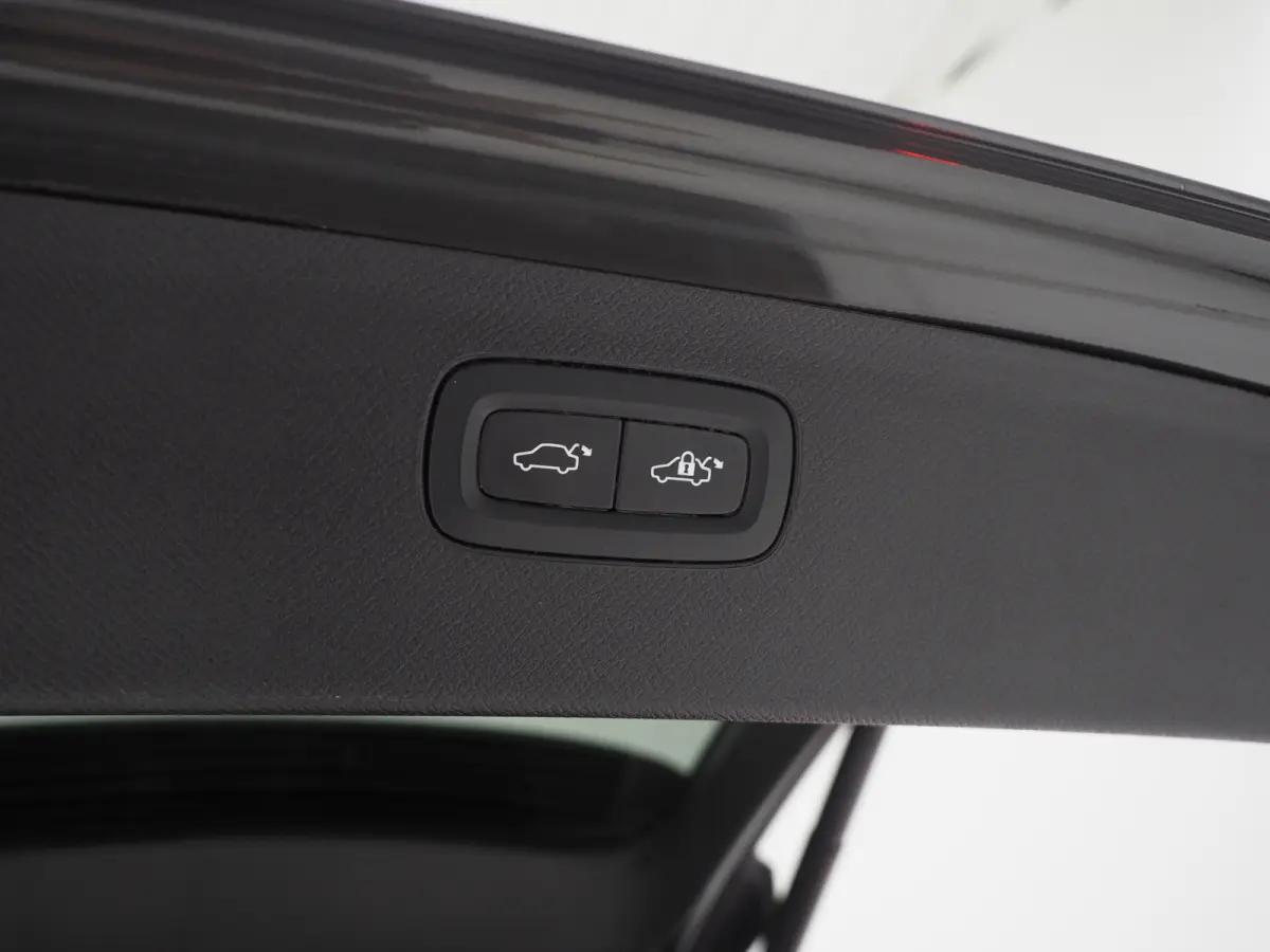 2.0 T8 Recharge AWD Inscription 7p Long range | Leder | Trekhaak | Pilot Assist | Memory | Camera | Keyless | BLIS | Carplay