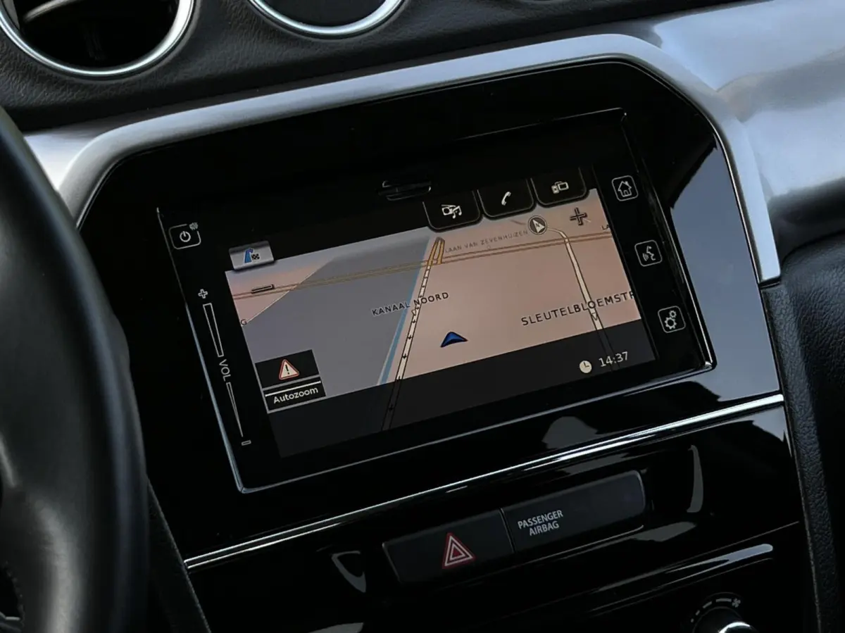 1.4 Boosterjet Style Smart Hybrid, 1E EIGENAAR, PANORAMADAK, NAVIGATIE, ADAPT. CRUISE, CLIMATE CONTROL, STOELVERWARMING, KEYLESS, CAMERA, PDC, LED, DAB, DEALER ONDERHOUDEN, LICHTMETAAL 17"