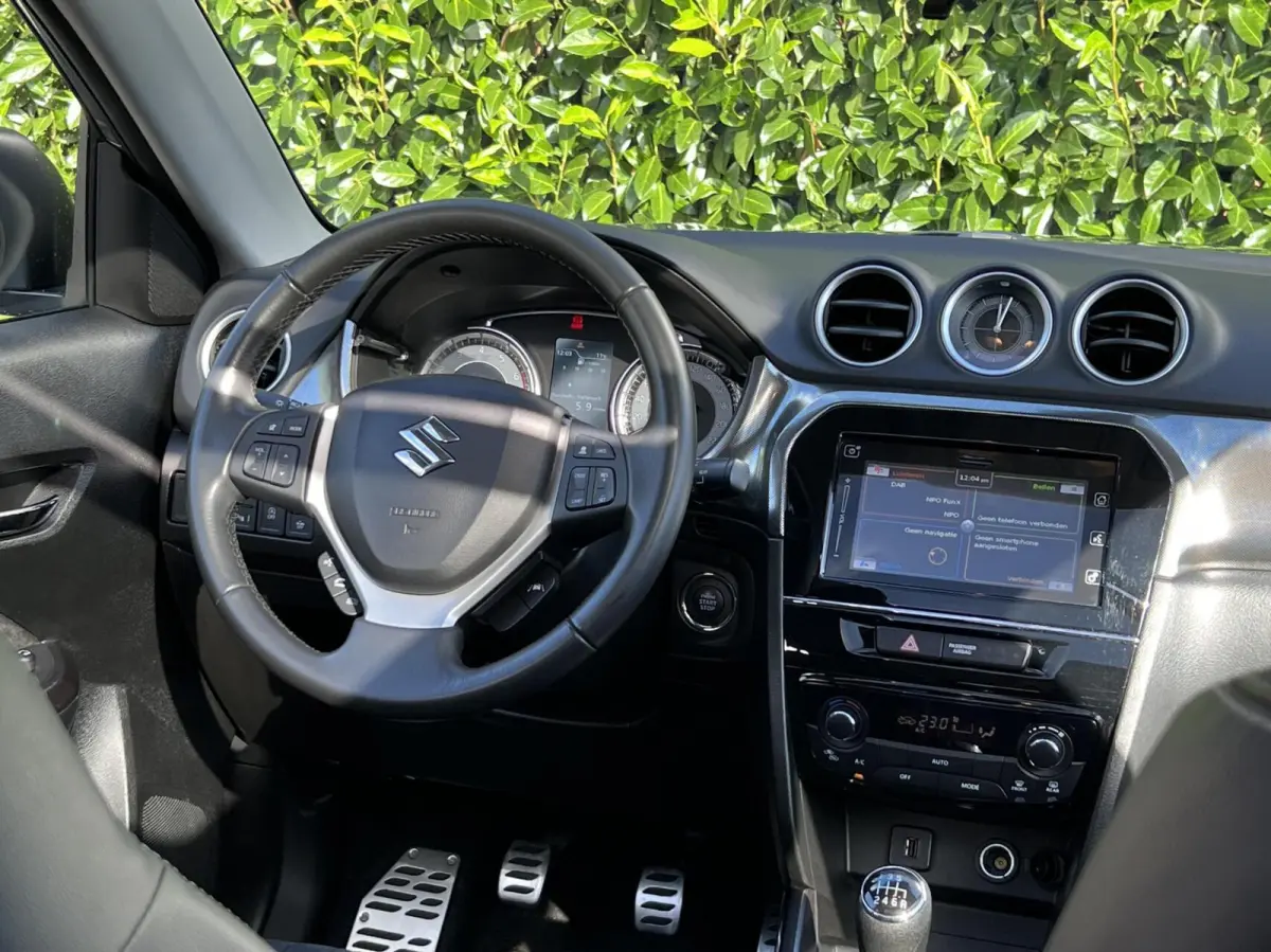 1.4 Boosterjet Style Smart Hybrid, 1E EIGENAAR, PANORAMADAK, NAVIGATIE, ADAPT. CRUISE, CLIMATE CONTROL, STOELVERWARMING, KEYLESS, CAMERA, PDC, LED, DAB, DEALER ONDERHOUDEN, LICHTMETAAL 17"