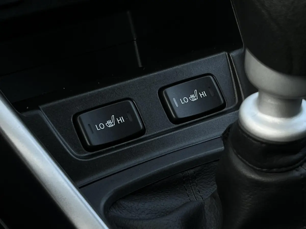 1.4 Boosterjet Style Smart Hybrid, 1E EIGENAAR, PANORAMADAK, NAVIGATIE, ADAPT. CRUISE, CLIMATE CONTROL, STOELVERWARMING, KEYLESS, CAMERA, PDC, LED, DAB, DEALER ONDERHOUDEN, LICHTMETAAL 17"