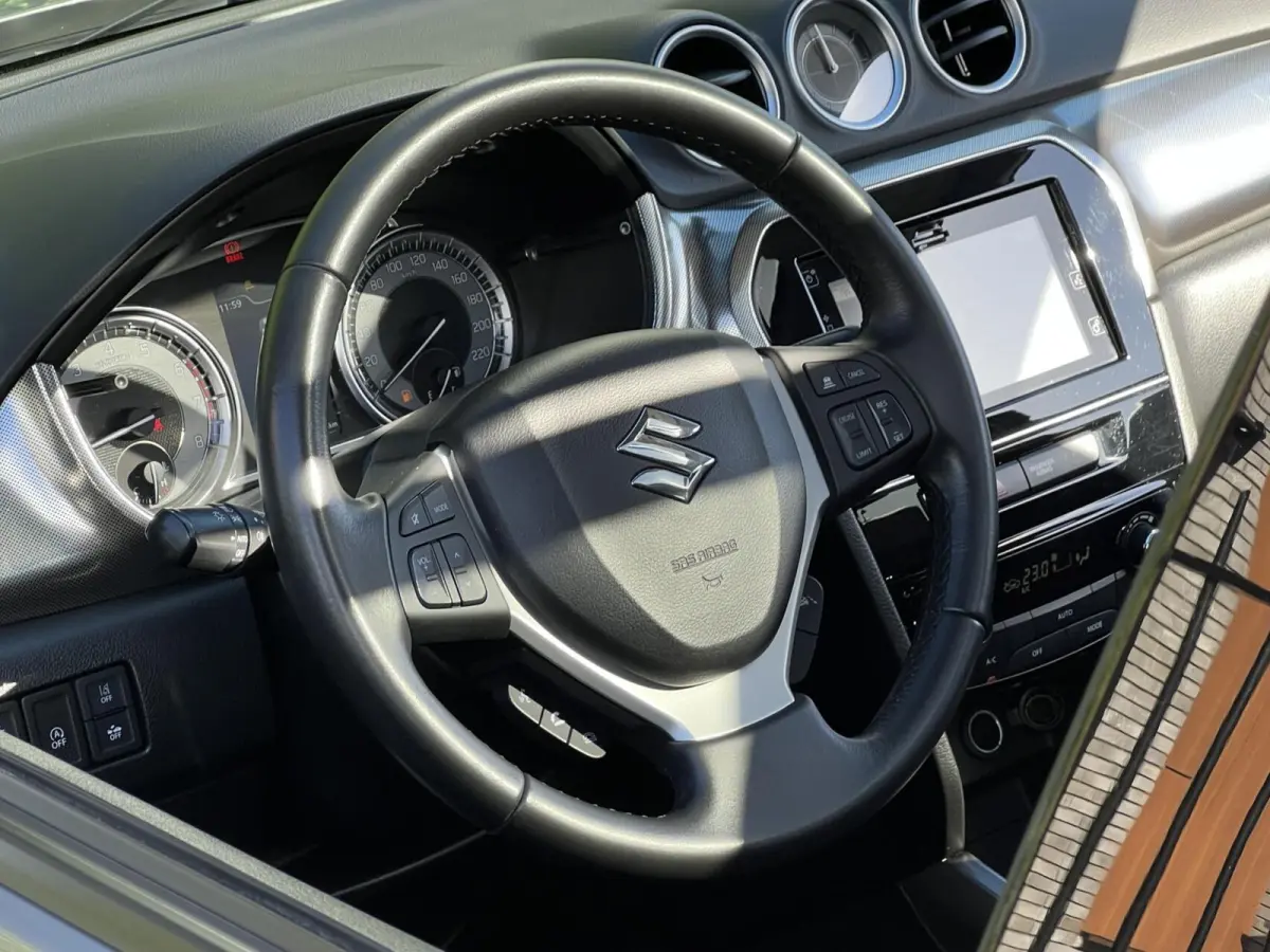 1.4 Boosterjet Style Smart Hybrid, 1E EIGENAAR, PANORAMADAK, NAVIGATIE, ADAPT. CRUISE, CLIMATE CONTROL, STOELVERWARMING, KEYLESS, CAMERA, PDC, LED, DAB, DEALER ONDERHOUDEN, LICHTMETAAL 17"