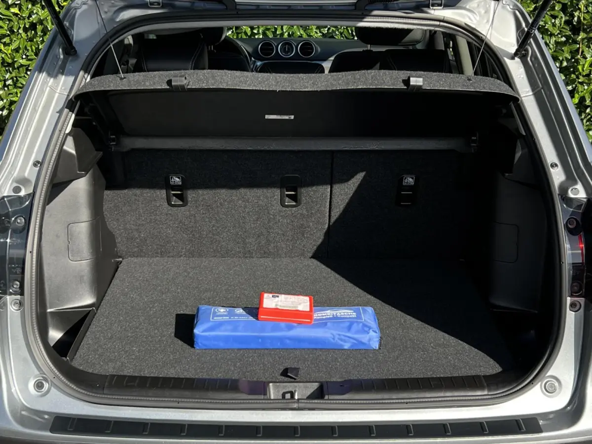 1.4 Boosterjet Style Smart Hybrid, 1E EIGENAAR, PANORAMADAK, NAVIGATIE, ADAPT. CRUISE, CLIMATE CONTROL, STOELVERWARMING, KEYLESS, CAMERA, PDC, LED, DAB, DEALER ONDERHOUDEN, LICHTMETAAL 17"