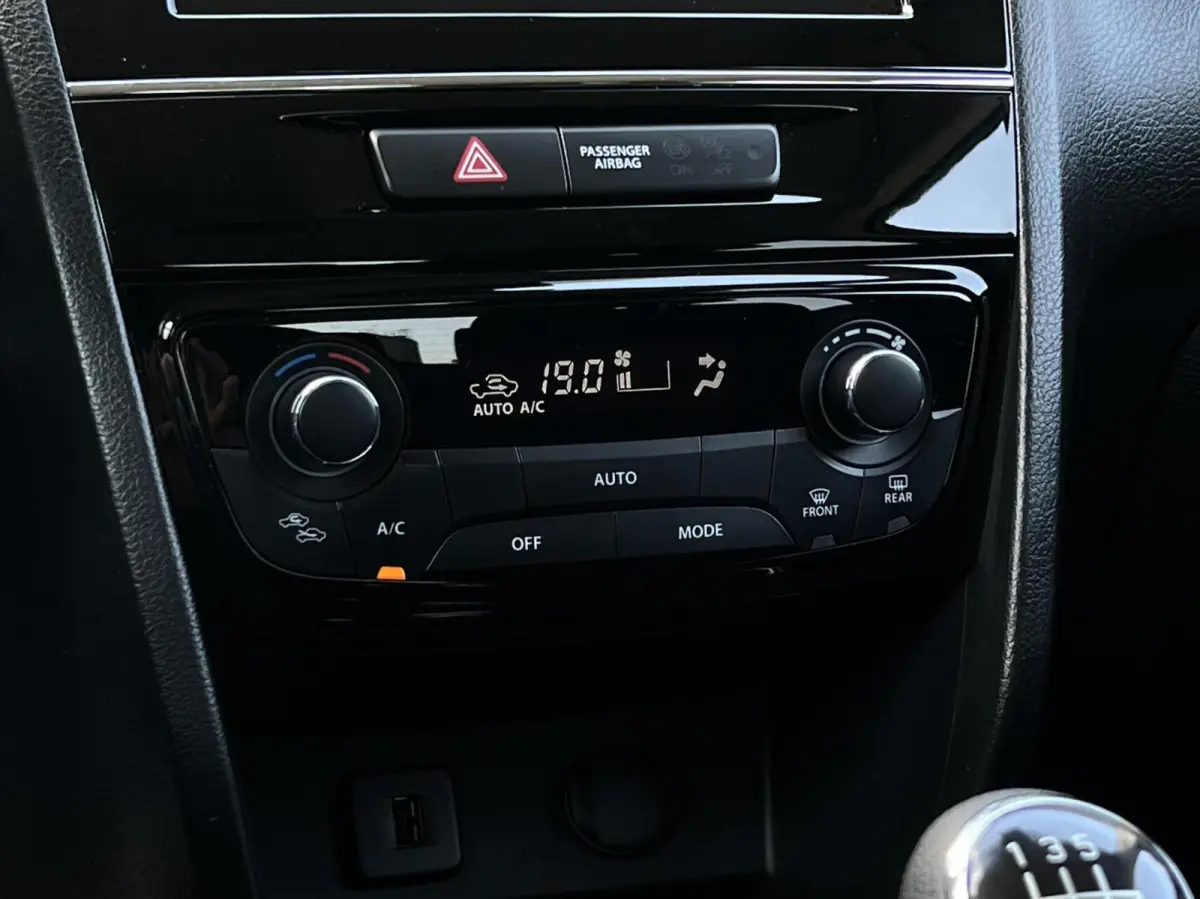 1.4 Boosterjet Style Smart Hybrid, 1E EIGENAAR, PANORAMADAK, NAVIGATIE, ADAPT. CRUISE, CLIMATE CONTROL, STOELVERWARMING, KEYLESS, CAMERA, PDC, LED, DAB, DEALER ONDERHOUDEN, LICHTMETAAL 17"