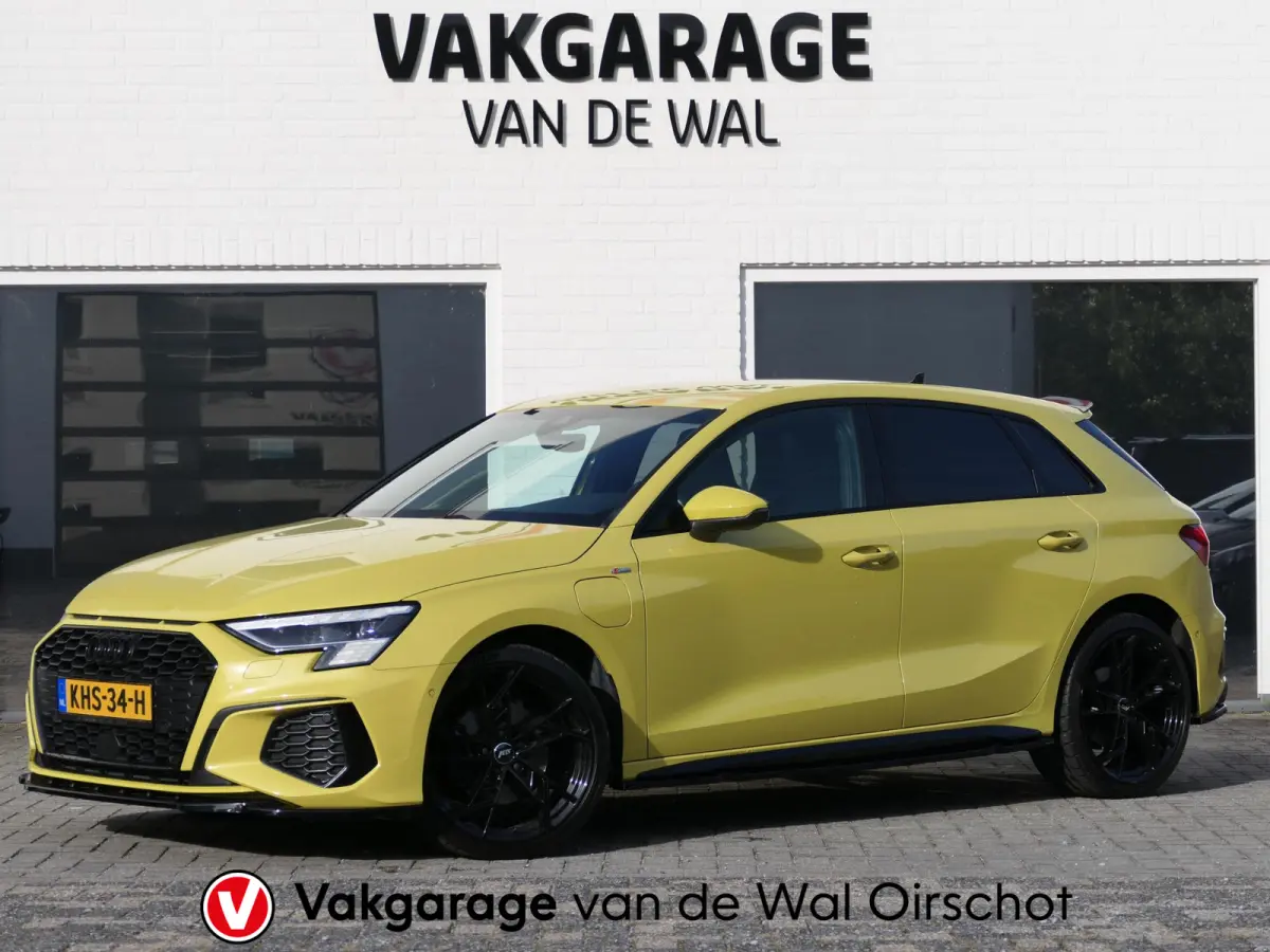 40 TFSI e S-Line | Black optic | Full Maxton Design | Bang & Olufsen | Alcantara-/lederen sportstoelen | Maxtrix LED | Draadloos Apple-/Android Carplay | Elektrische achterklep |  Sportstuur