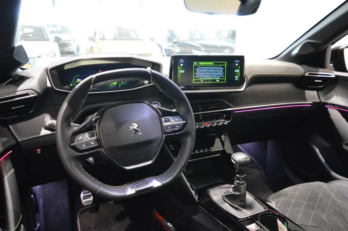 GT Pack | Alcantara | Panoramadak | Stoelverwarming | VOL! | Unieke auto