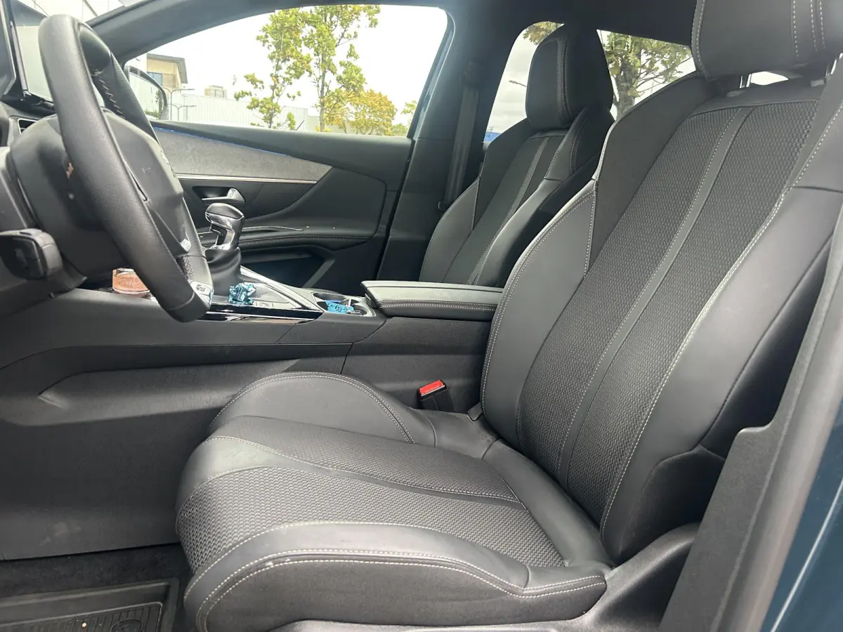 1.2 PureTech GT | 360° Camera | Navigatie | Climate control | 19" Lichtmetalen velgen | Unieke tellerstand!