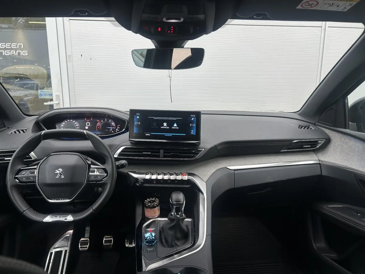 1.2 PureTech GT | 360° Camera | Navigatie | Climate control | 19" Lichtmetalen velgen | Unieke tellerstand!