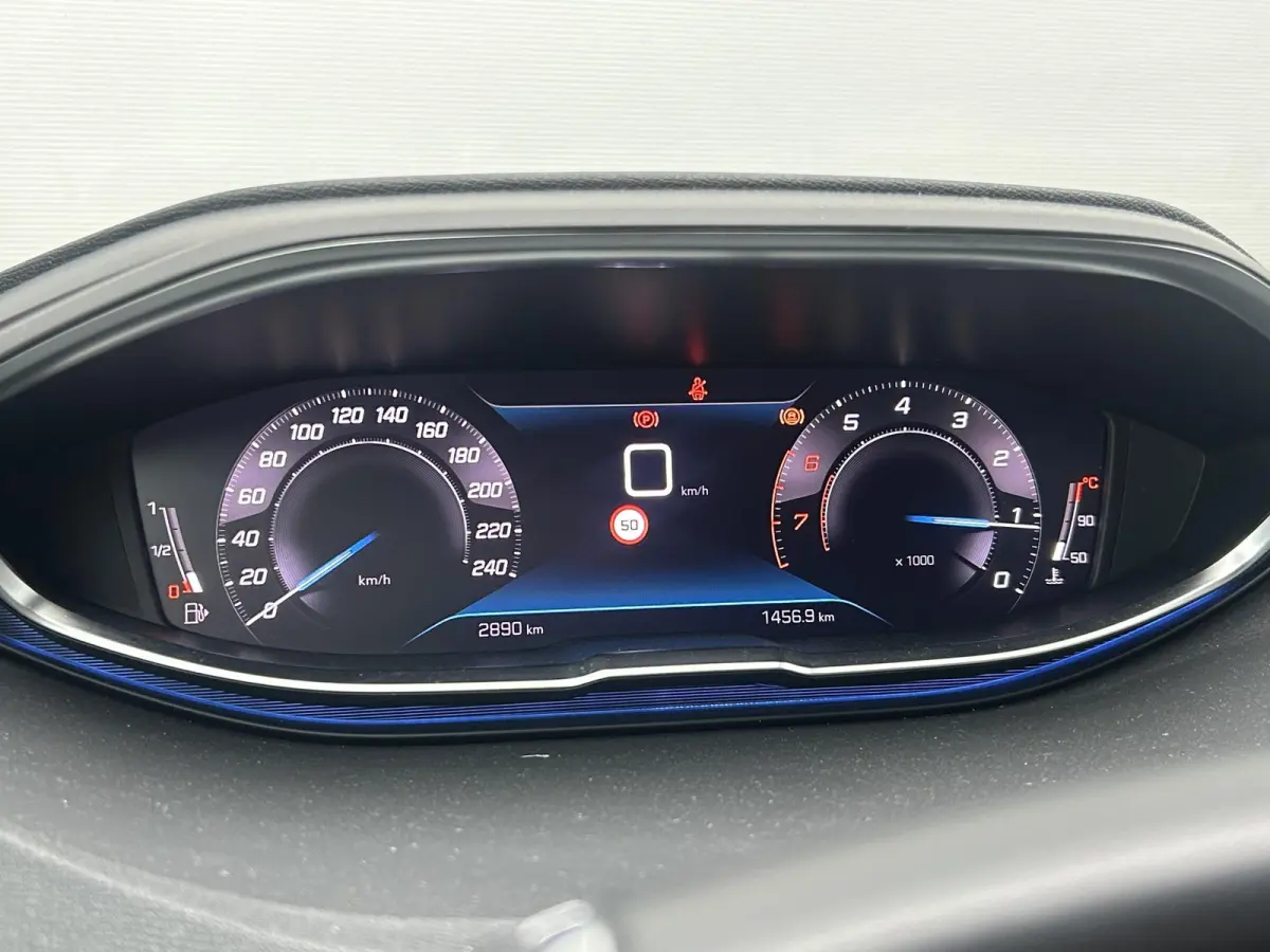 1.2 PureTech GT | 360° Camera | Navigatie | Climate control | 19" Lichtmetalen velgen | Unieke tellerstand!