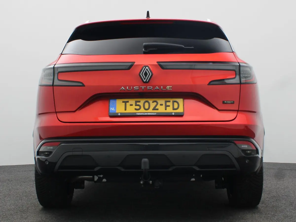 iconic E-Tech full hybrid 200 | Trekhaak | Voorruitverwarming | Adaptieve Cruise Control |