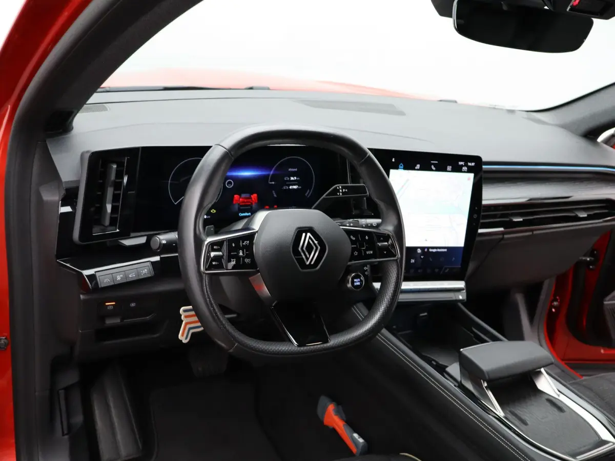 iconic E-Tech full hybrid 200 | Trekhaak | Voorruitverwarming | Adaptieve Cruise Control |