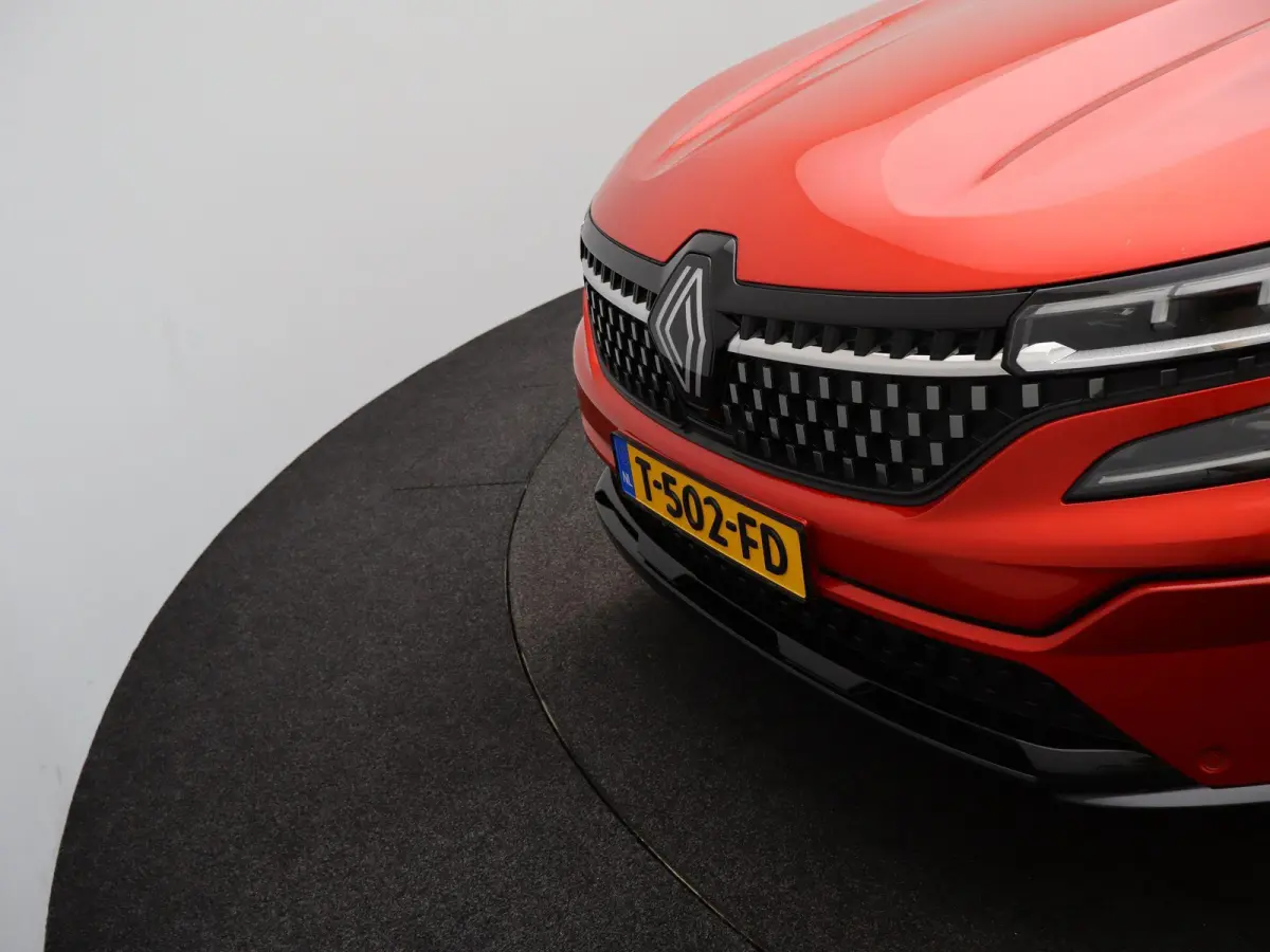 iconic E-Tech full hybrid 200 | Trekhaak | Voorruitverwarming | Adaptieve Cruise Control |