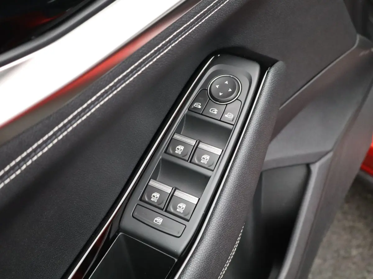 iconic E-Tech full hybrid 200 | Trekhaak | Voorruitverwarming | Adaptieve Cruise Control |
