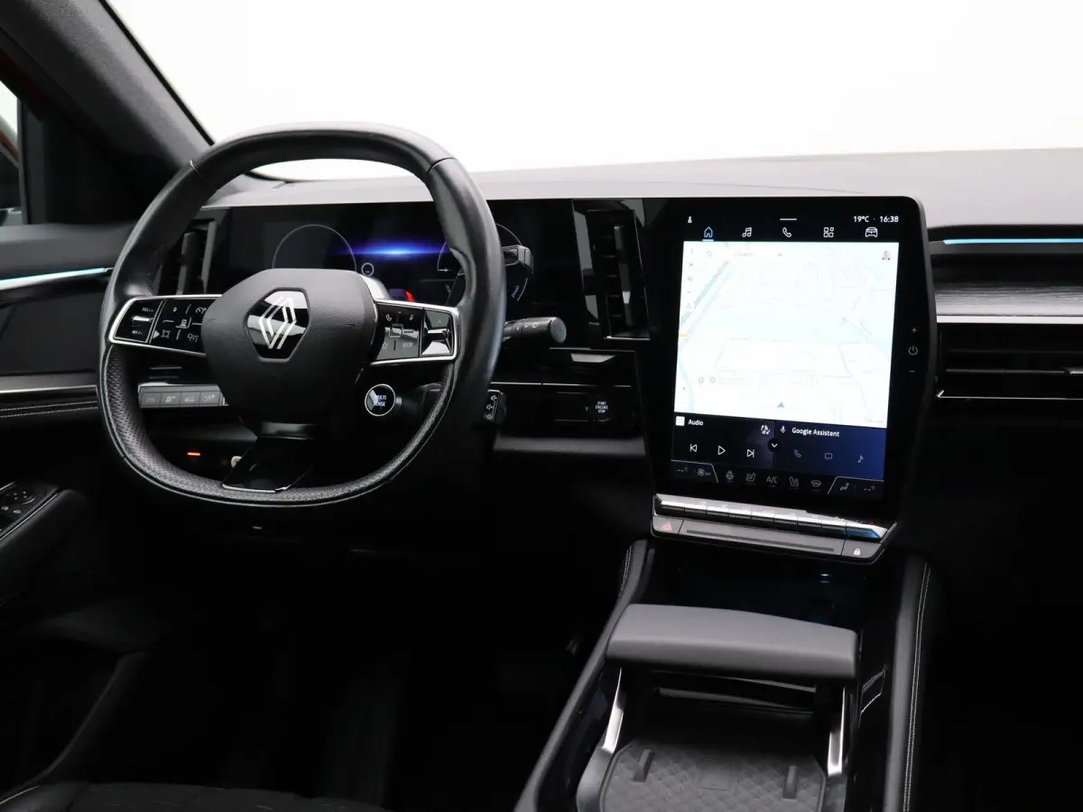 iconic E-Tech full hybrid 200 | Trekhaak | Voorruitverwarming | Adaptieve Cruise Control |