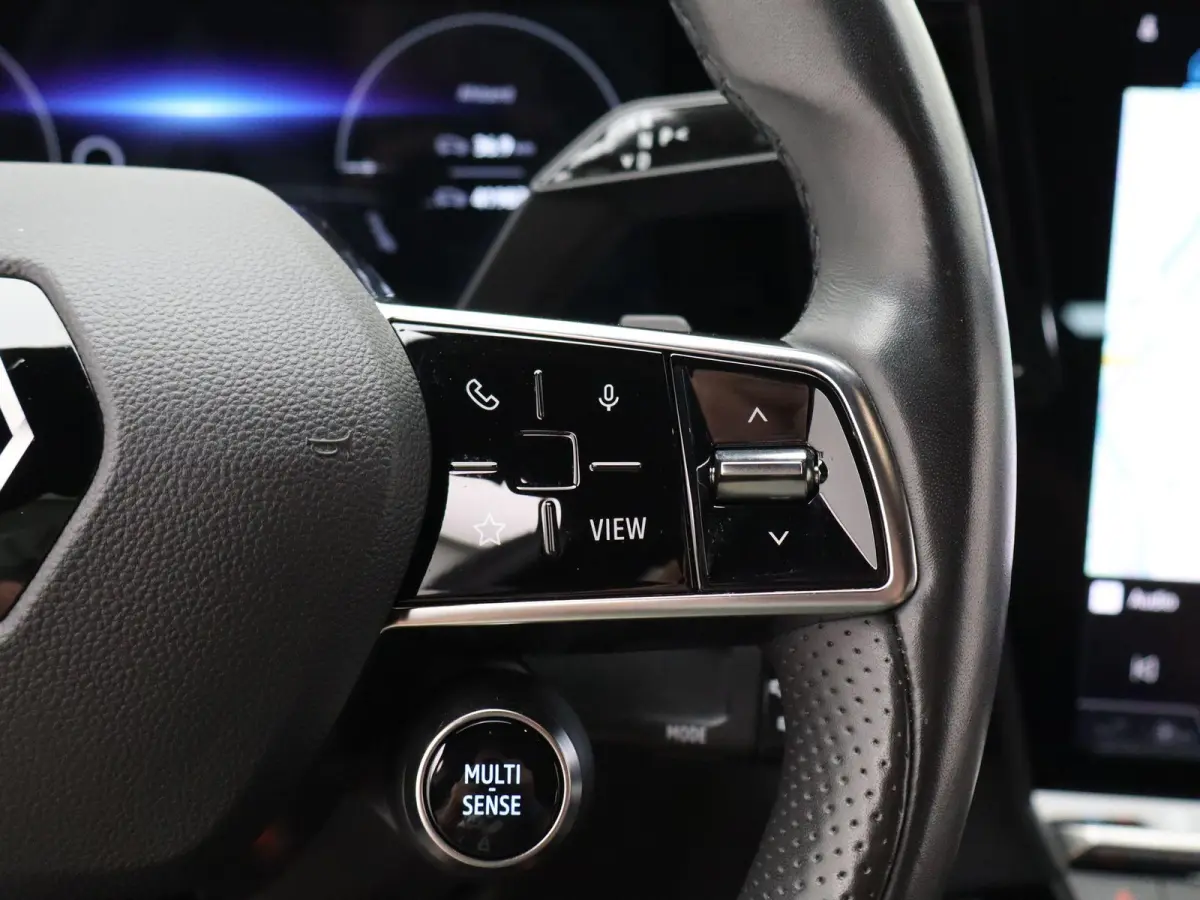 iconic E-Tech full hybrid 200 | Trekhaak | Voorruitverwarming | Adaptieve Cruise Control |
