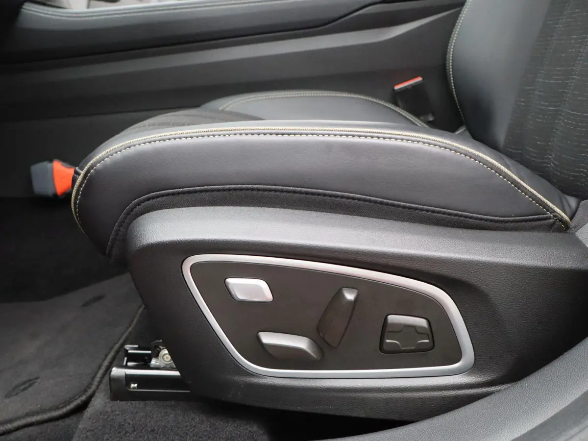 iconic E-Tech full hybrid 200 | Trekhaak | Voorruitverwarming | Adaptieve Cruise Control |