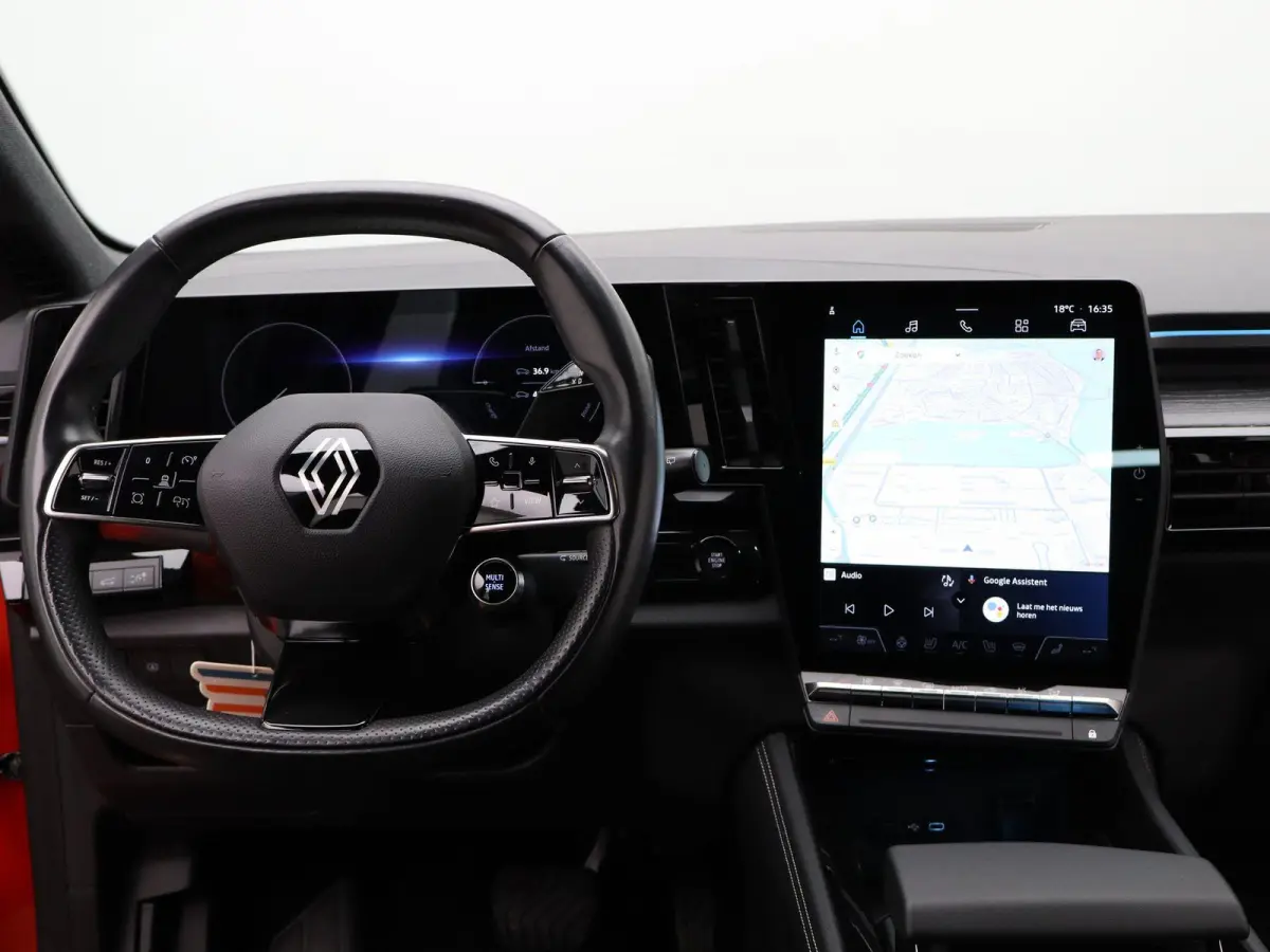 iconic E-Tech full hybrid 200 | Trekhaak | Voorruitverwarming | Adaptieve Cruise Control |