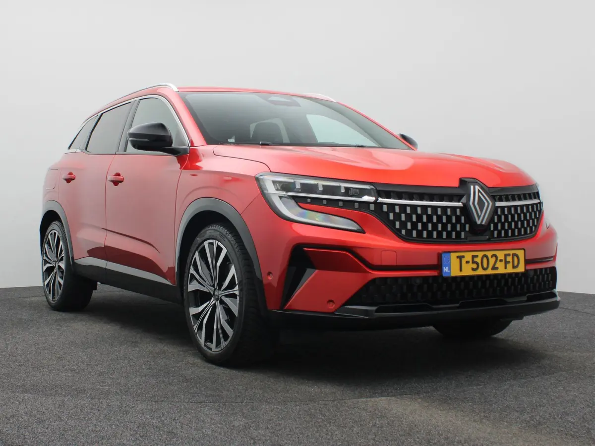 iconic E-Tech full hybrid 200 | Trekhaak | Voorruitverwarming | Adaptieve Cruise Control |