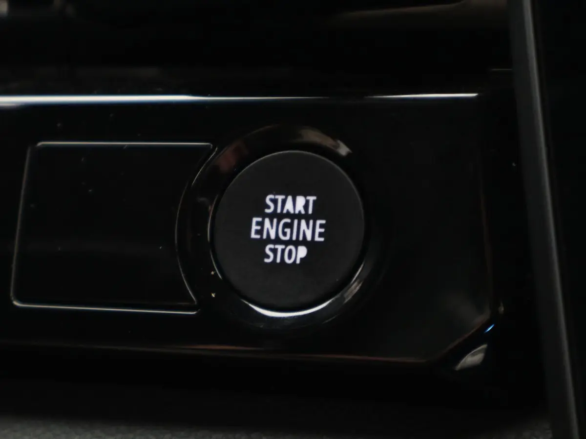 iconic E-Tech full hybrid 200 | Trekhaak | Voorruitverwarming | Adaptieve Cruise Control |