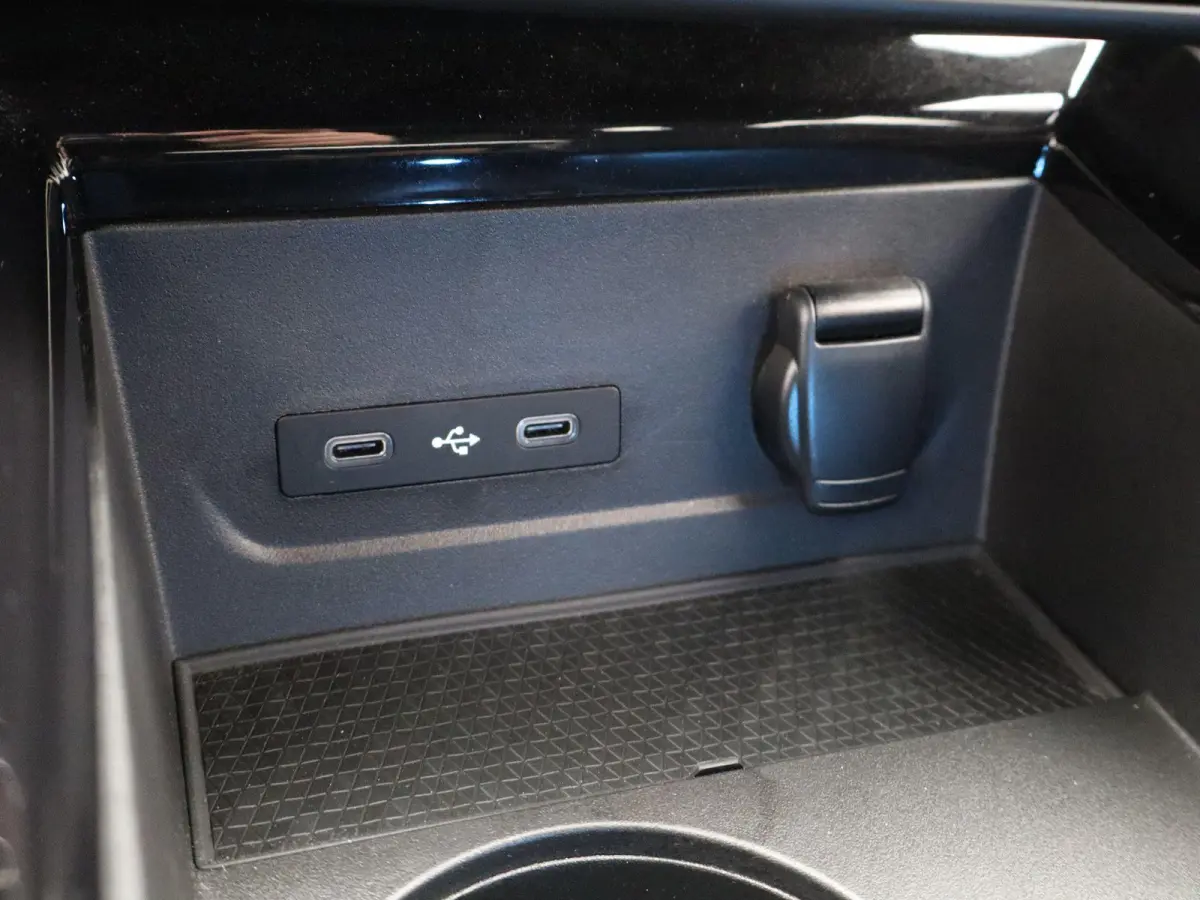 iconic E-Tech full hybrid 200 | Trekhaak | Voorruitverwarming | Adaptieve Cruise Control |