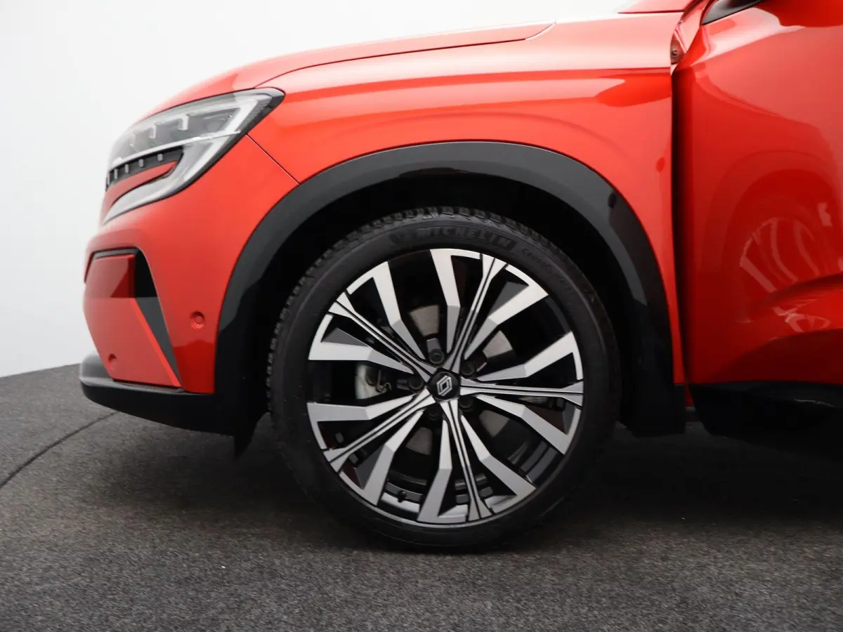 iconic E-Tech full hybrid 200 | Trekhaak | Voorruitverwarming | Adaptieve Cruise Control |