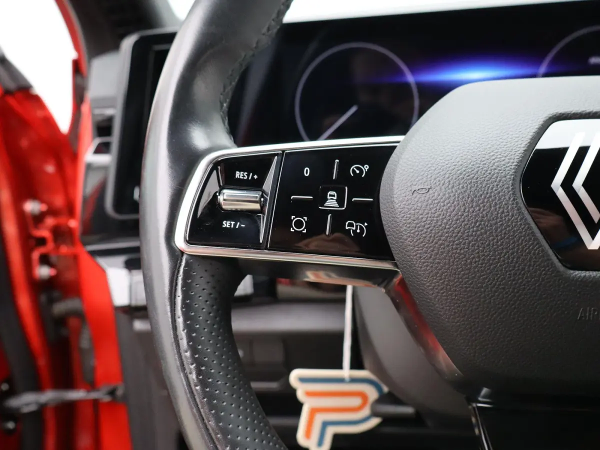 iconic E-Tech full hybrid 200 | Trekhaak | Voorruitverwarming | Adaptieve Cruise Control |