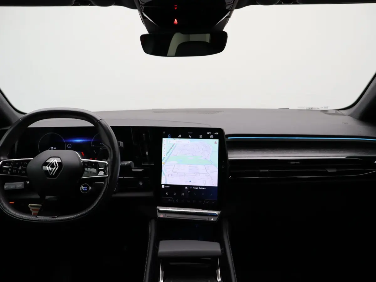iconic E-Tech full hybrid 200 | Trekhaak | Voorruitverwarming | Adaptieve Cruise Control |
