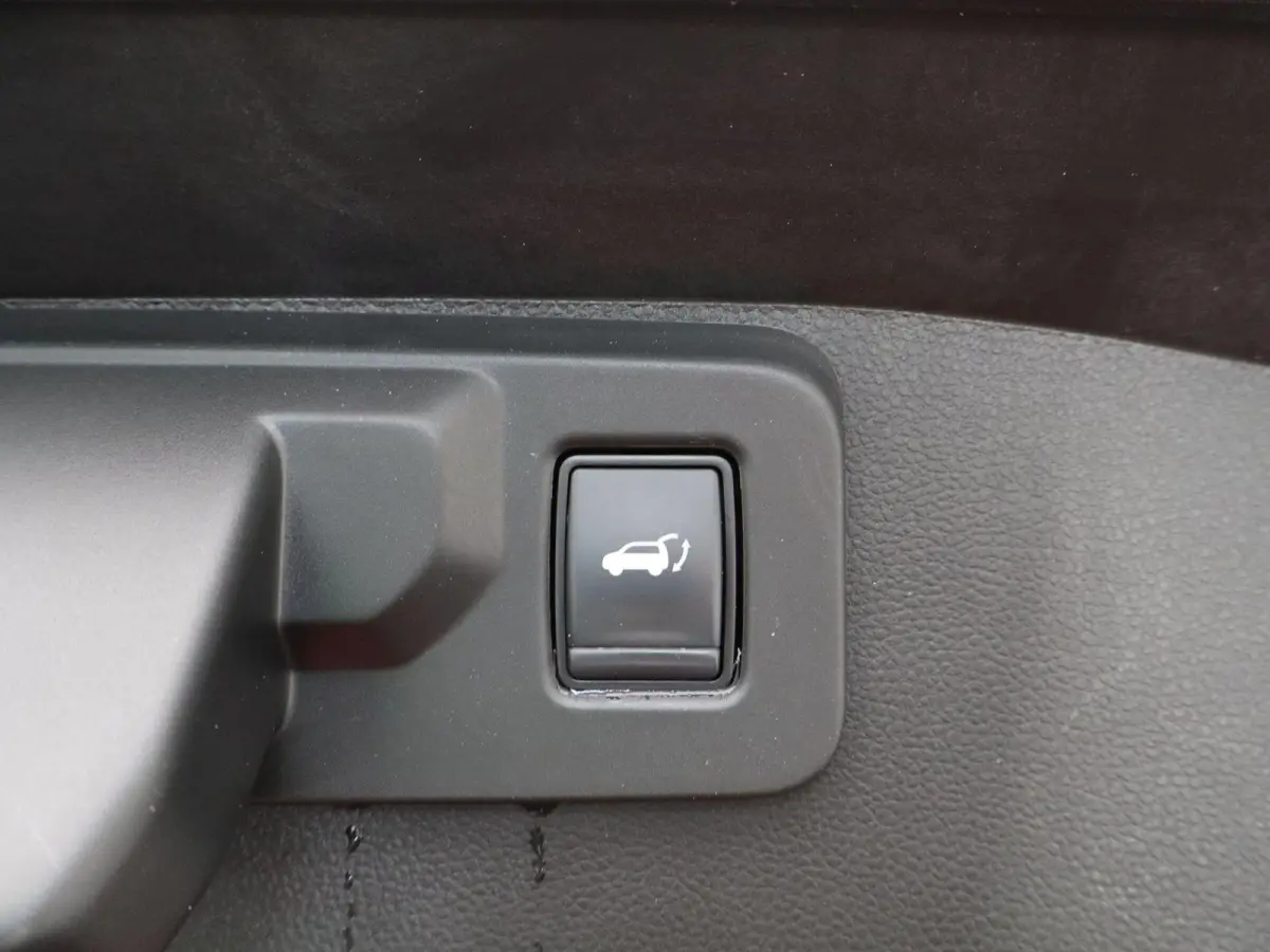 iconic E-Tech full hybrid 200 | Trekhaak | Voorruitverwarming | Adaptieve Cruise Control |