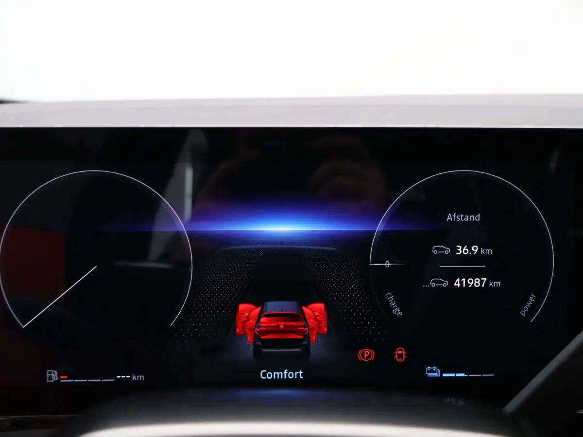 iconic E-Tech full hybrid 200 | Trekhaak | Voorruitverwarming | Adaptieve Cruise Control |