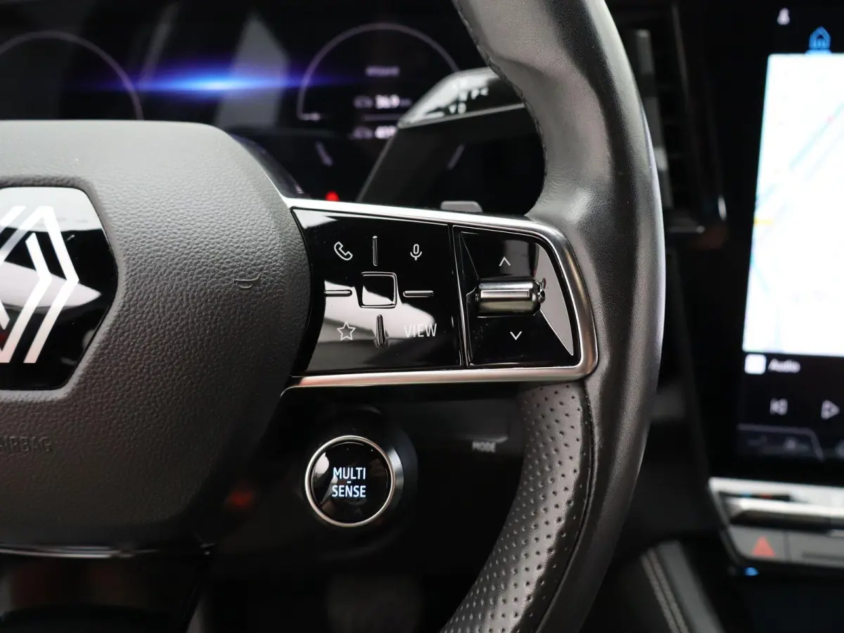 iconic E-Tech full hybrid 200 | Trekhaak | Voorruitverwarming | Adaptieve Cruise Control |