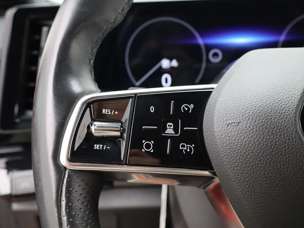 iconic E-Tech full hybrid 200 | Trekhaak | Voorruitverwarming | Adaptieve Cruise Control |