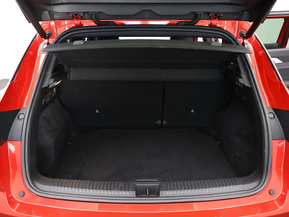 iconic E-Tech full hybrid 200 | Trekhaak | Voorruitverwarming | Adaptieve Cruise Control |