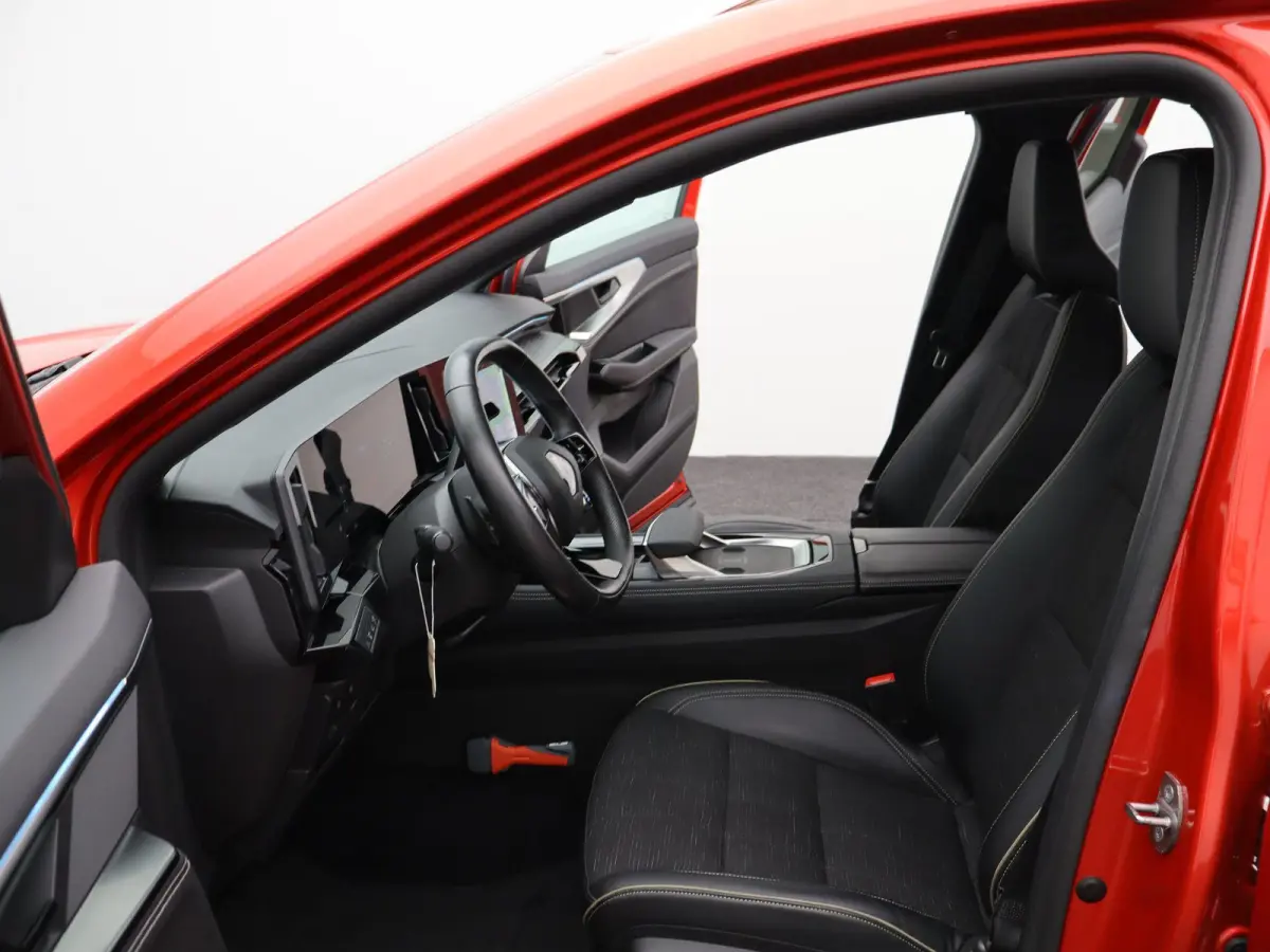 iconic E-Tech full hybrid 200 | Trekhaak | Voorruitverwarming | Adaptieve Cruise Control |