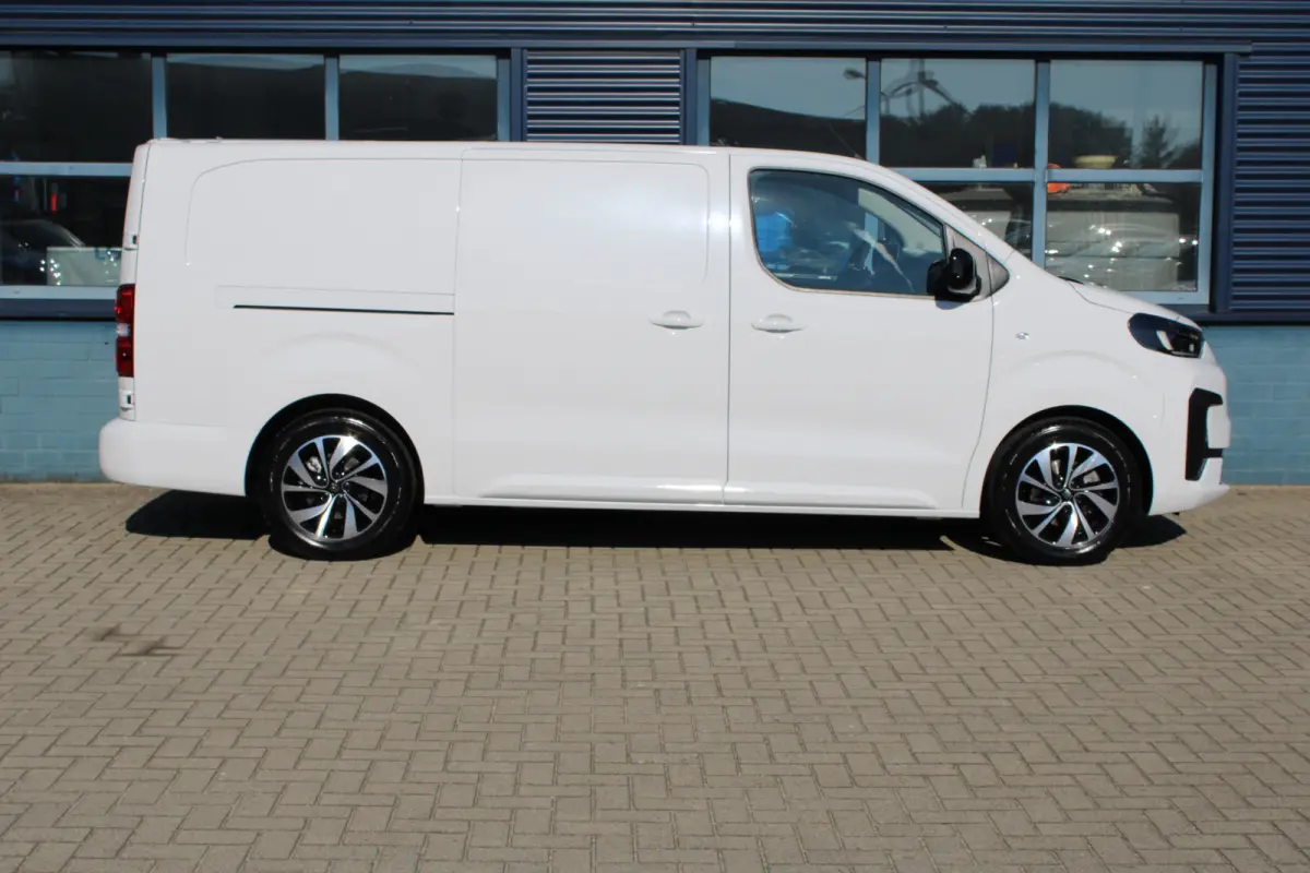 L3 75kWh | 8 JAAR GARANTIE | CAMERA | DRAADLOOS CARPLAY | BETIMMERING | LED | 17" LM VELGEN | COMFORT WAND |