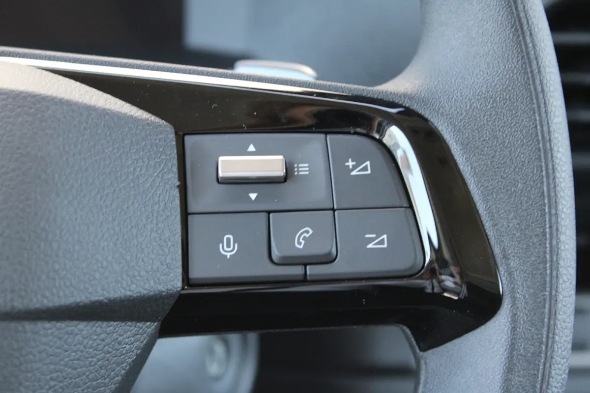 L3 75kWh | 8 JAAR GARANTIE | CAMERA | DRAADLOOS CARPLAY | BETIMMERING | LED | 17" LM VELGEN | COMFORT WAND |