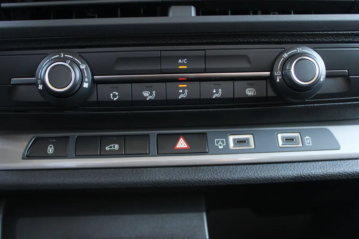 L3 75kWh | 8 JAAR GARANTIE | CAMERA | DRAADLOOS CARPLAY | BETIMMERING | LED | 17" LM VELGEN | COMFORT WAND |